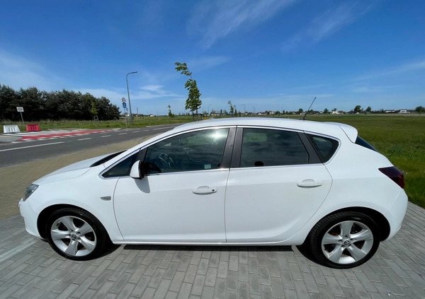Opel Astra cena 15500 przebieg: 290000, rok produkcji 2010 z Łomianki małe 121